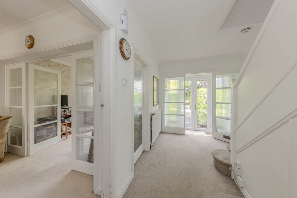 Property photo 2 of 32