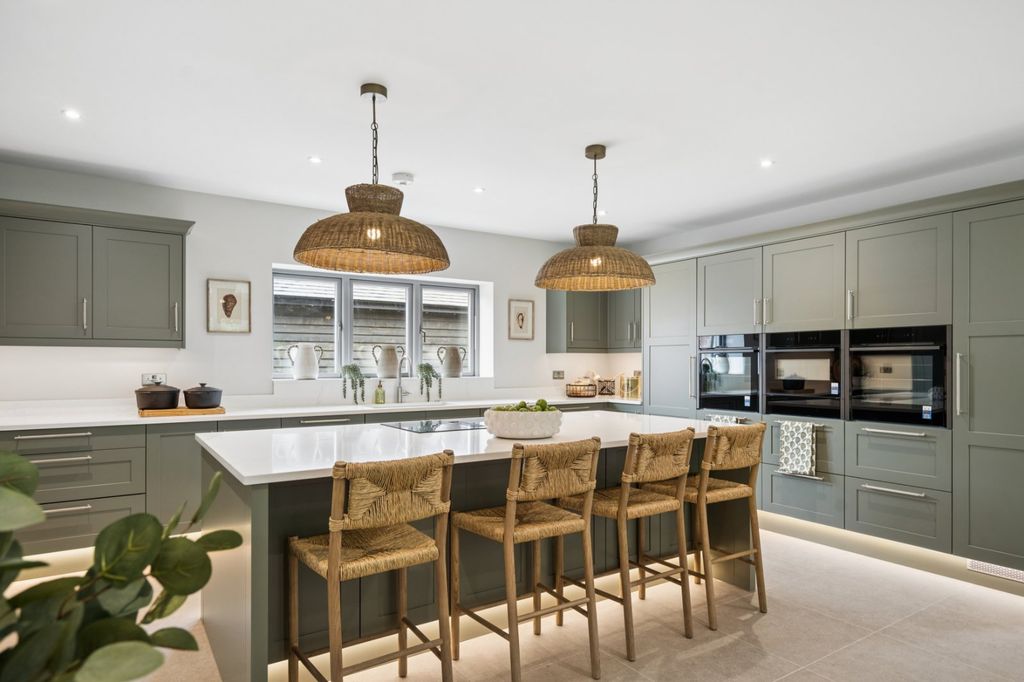 Property photo 3 of 17 Show Home