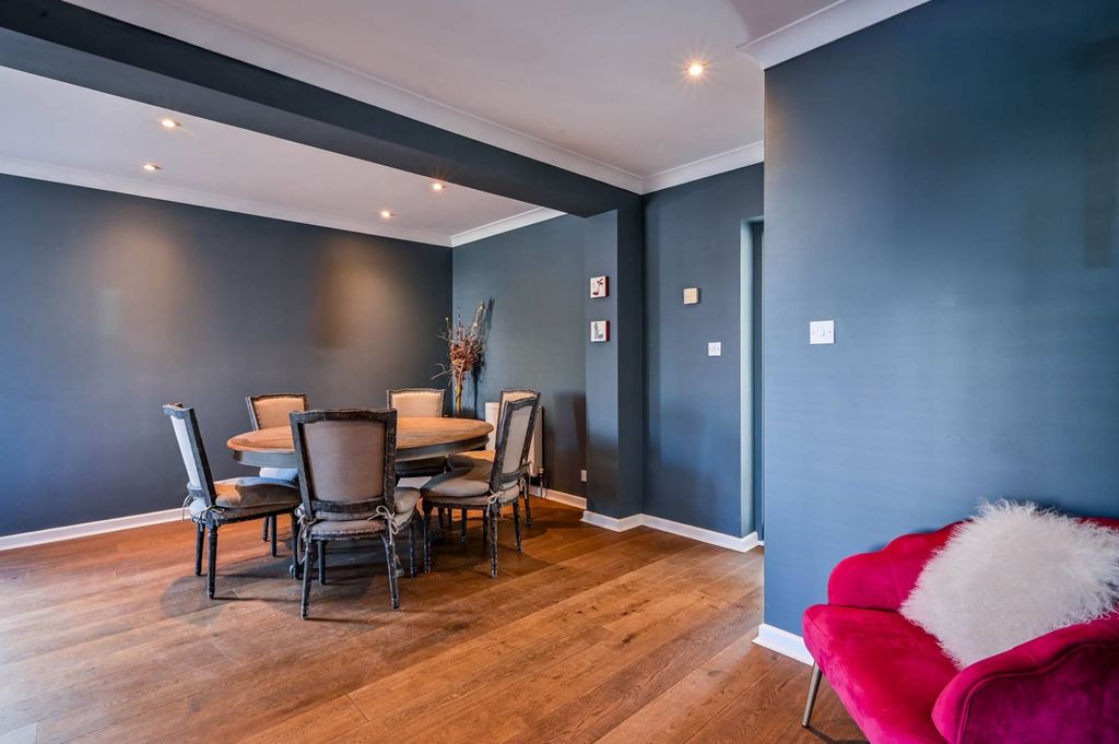 Property photo 3 of 27