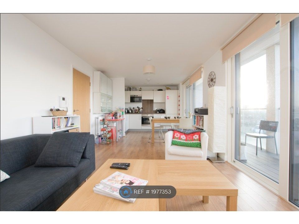 Property photo 1 of 19 Living Room &amp; Kitchen