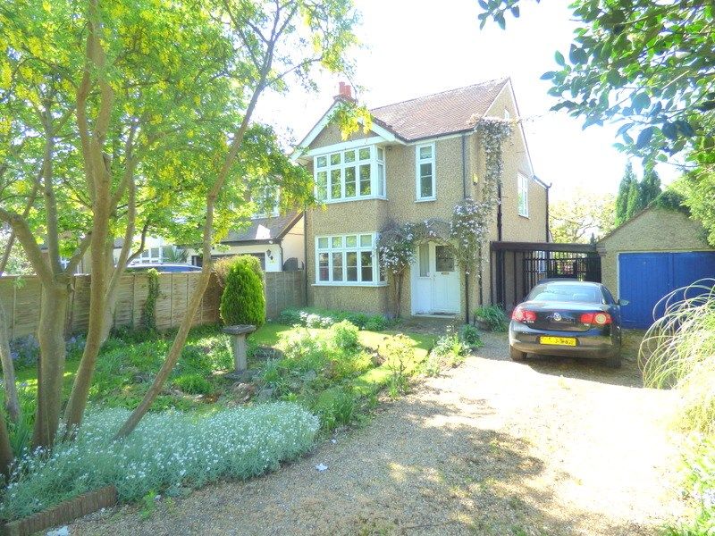 3 bed detached house to rent Middle Green