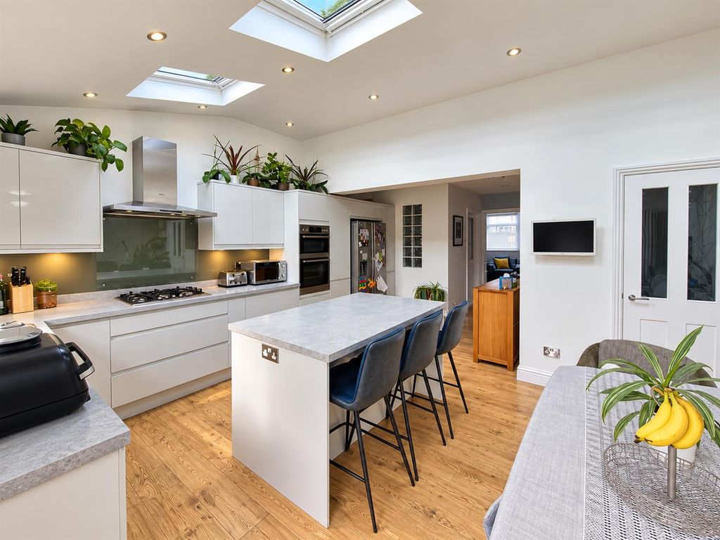Property photo 2 of 26 Acc325Eb-3106-4632-A7c7-3bbc47B9B6d9.Png