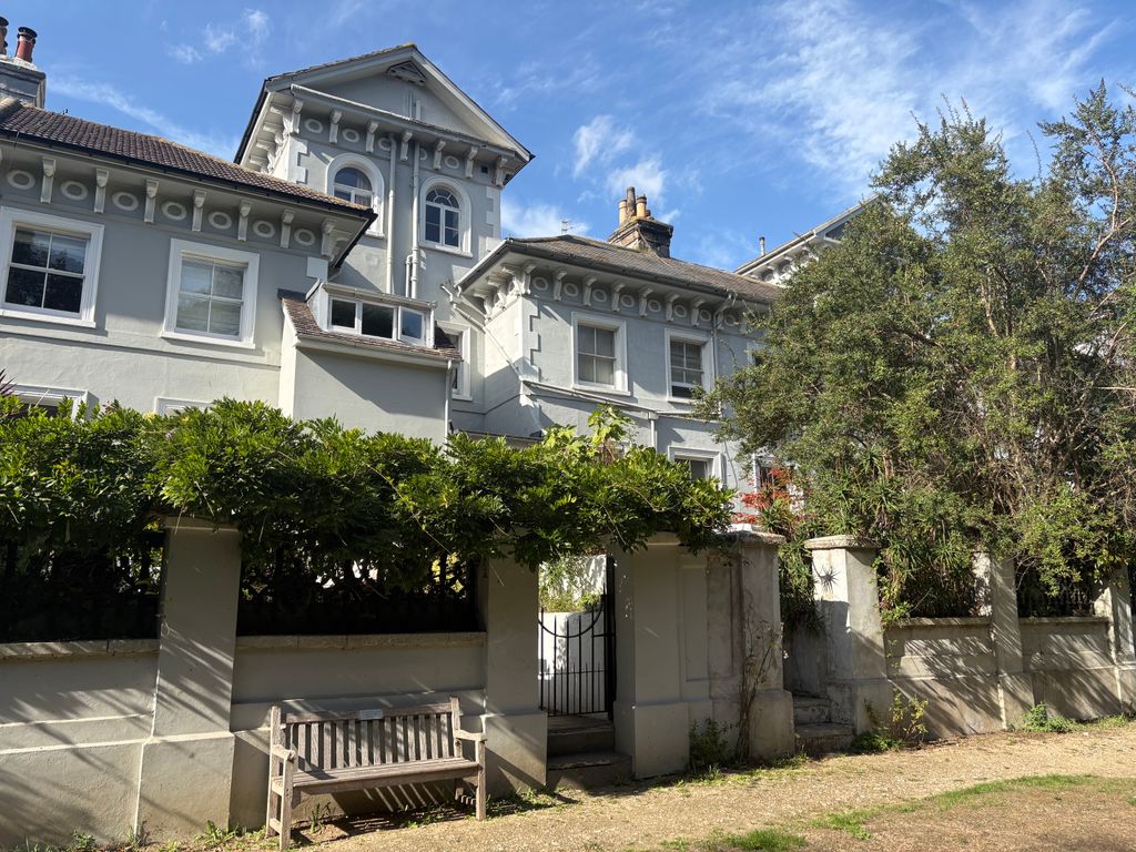 Property photo 1 of 7 Cover