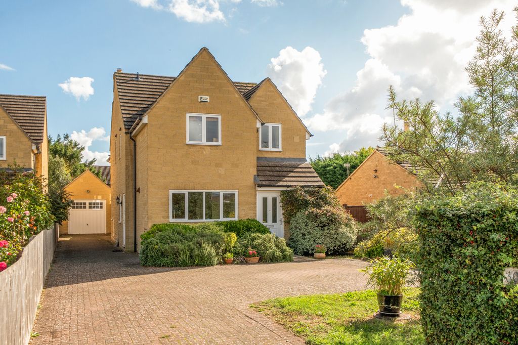 Property photo 1 of 18 External