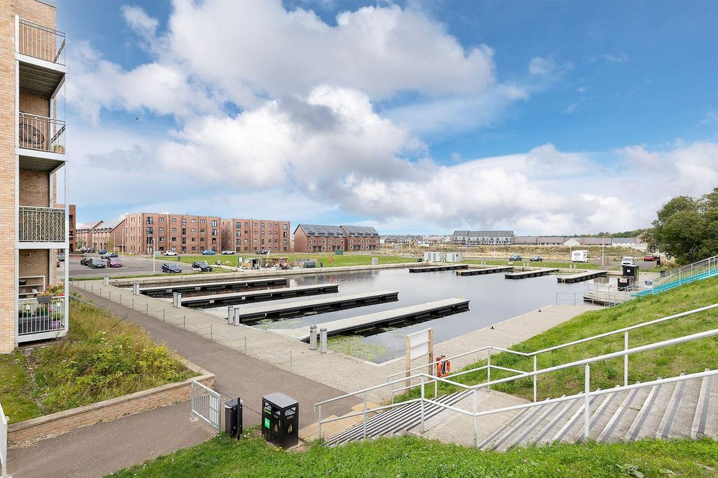 Property photo 2 of 20 Winchburgh Marina