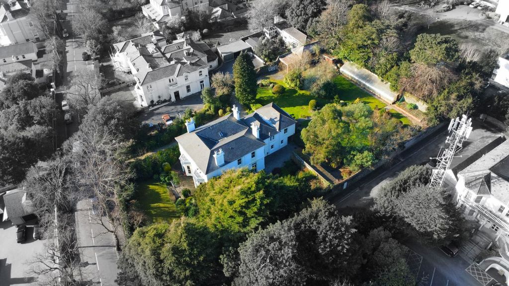 Property photo 1 of 31