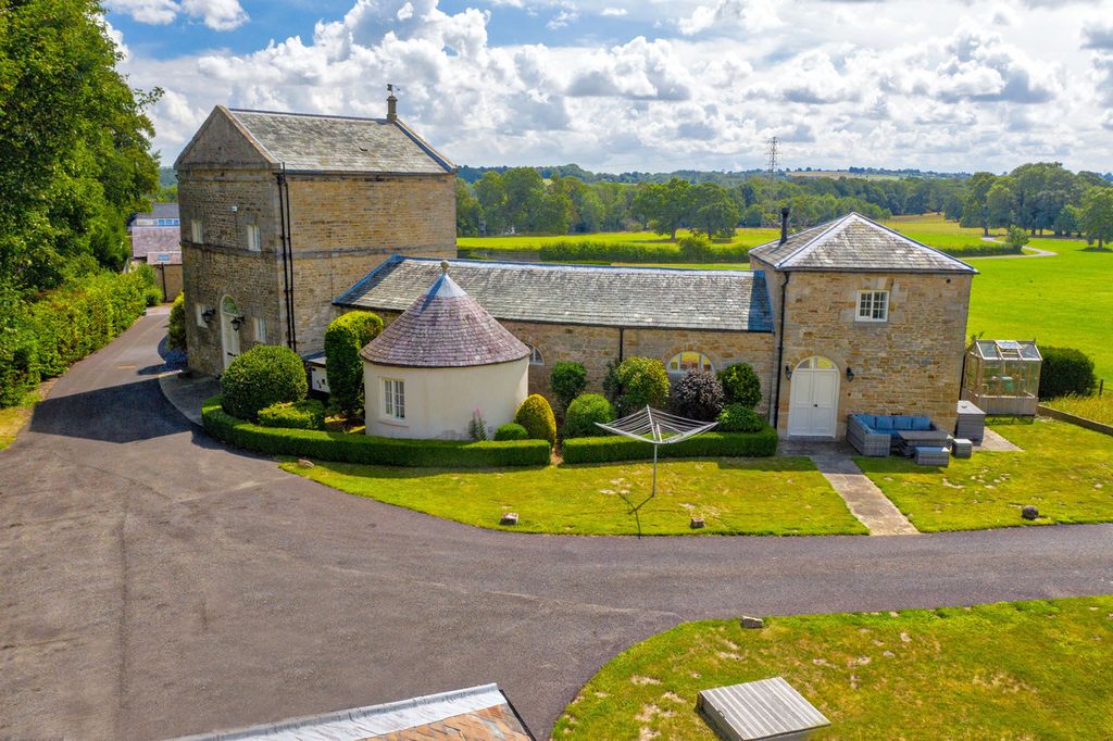 Property photo 2 of 34