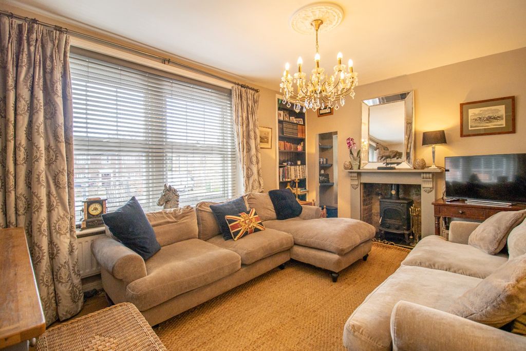 Property photo 3 of 28 4844194