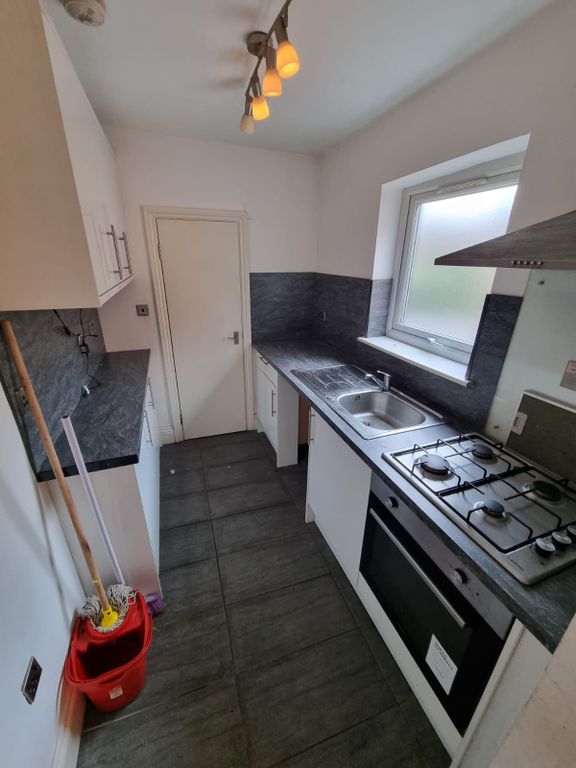 Property photo 3 of 6 Kitchen