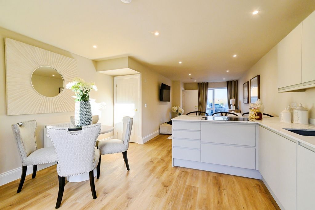 Property photo 2 of 22 Pbox-Img.Jpg