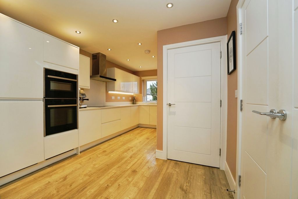 Property photo 3 of 18 Pbox-Img.Jpg