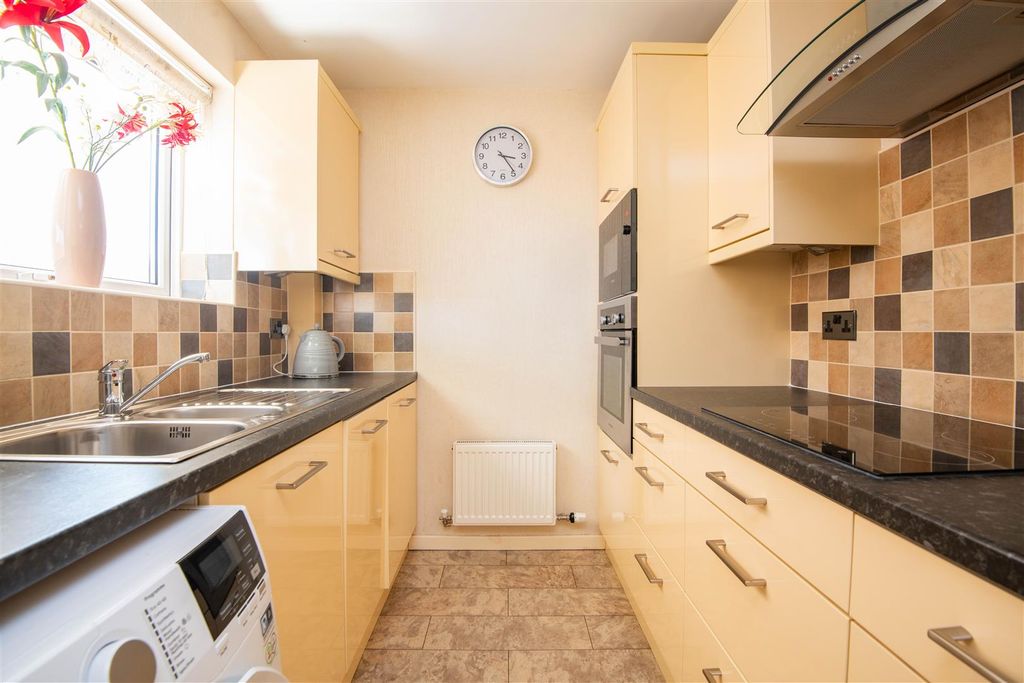 Property photo 2 of 16 Kitchen