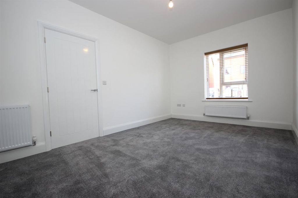 Property photo 2 of 18 Living Room.Jpg