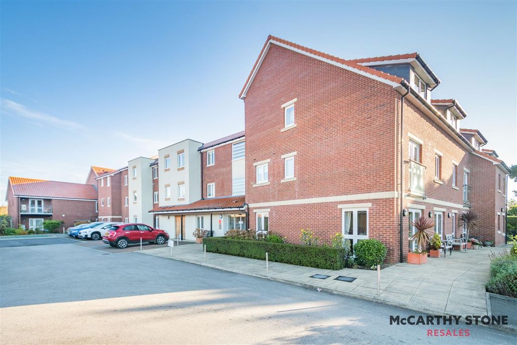 Property photo 1 of 28 8624793-Exterior01.Jpg