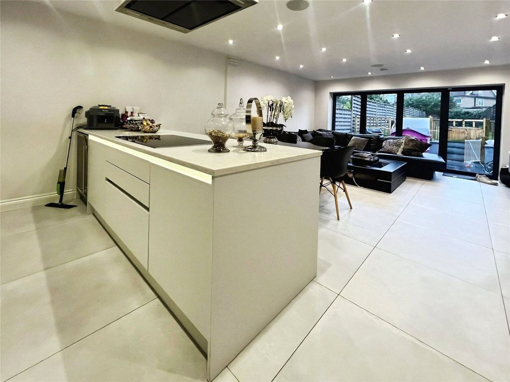 Property photo 2 of 16 Picture No. 01