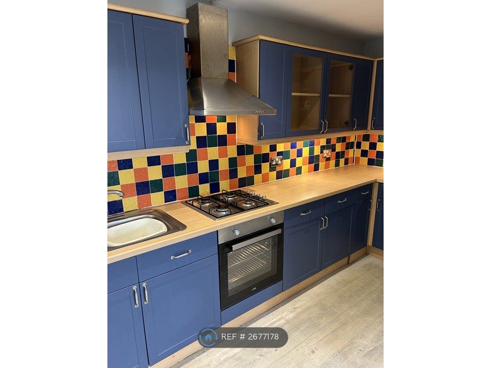 Property photo 2 of 9 Kitchen