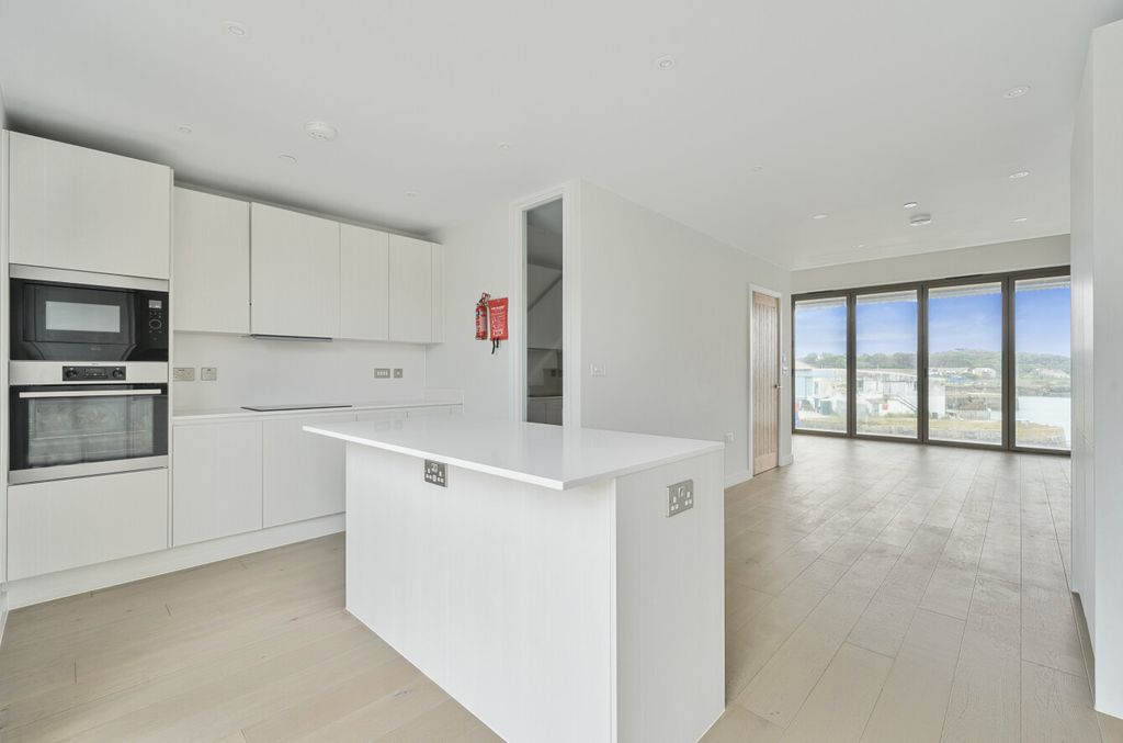 Property photo 3 of 21 1315342-17-685Ab9...