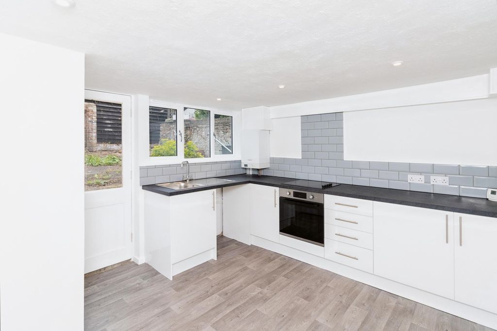 Property photo 2 of 5 Kitchen