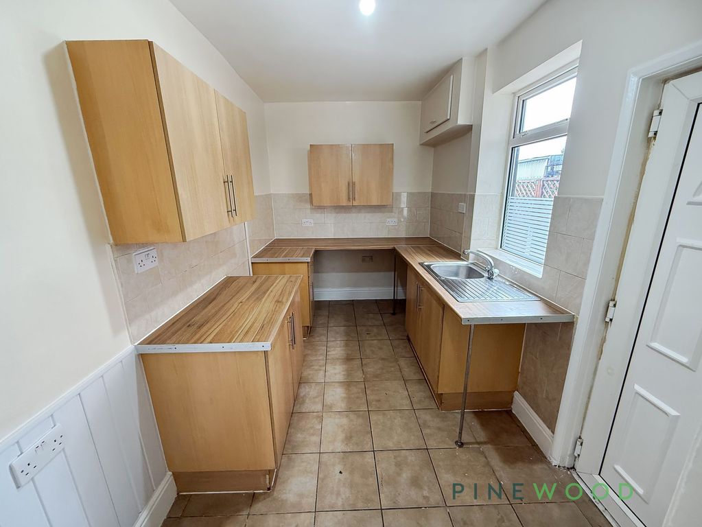Property photo 2 of 10 Kitchen