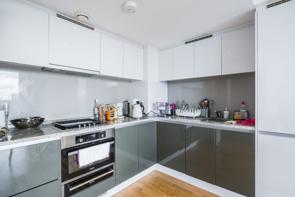 Property photo 2 of 8 Kitchen