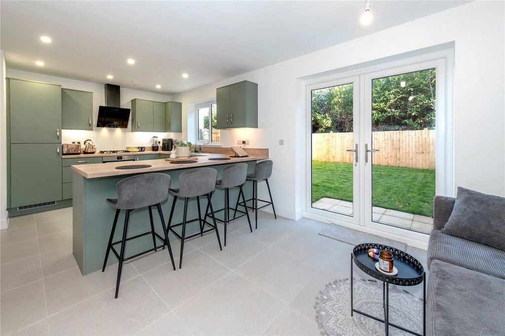 Property photo 2 of 11 Picture No. 30