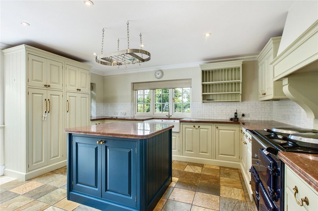 Property photo 2 of 21 Kitchen