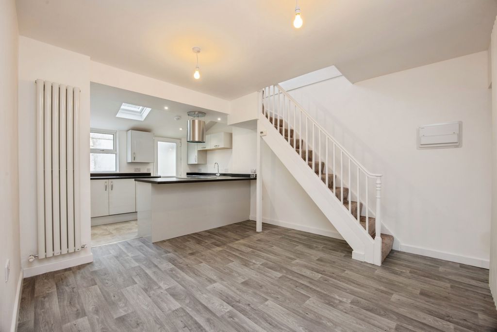 Property photo 3 of 17 Photo