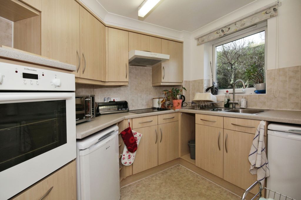 Property photo 2 of 13 Kitchen