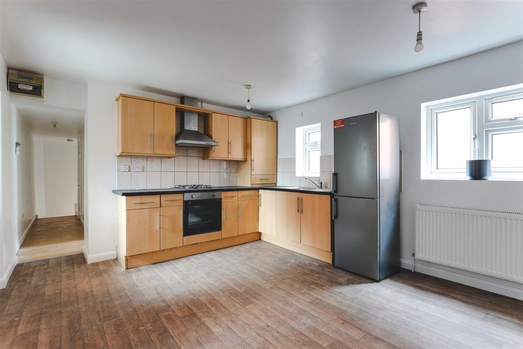 Property photo 3 of 9 56 Chatsworth Road-2.Jpg