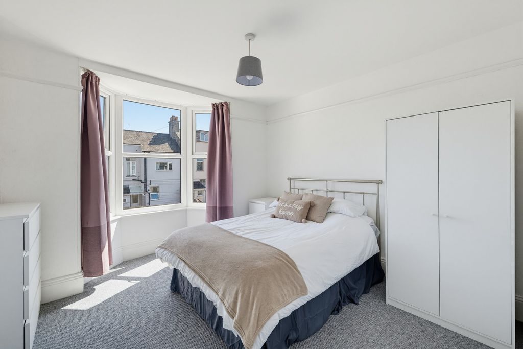 Property photo 1 of 7 0040