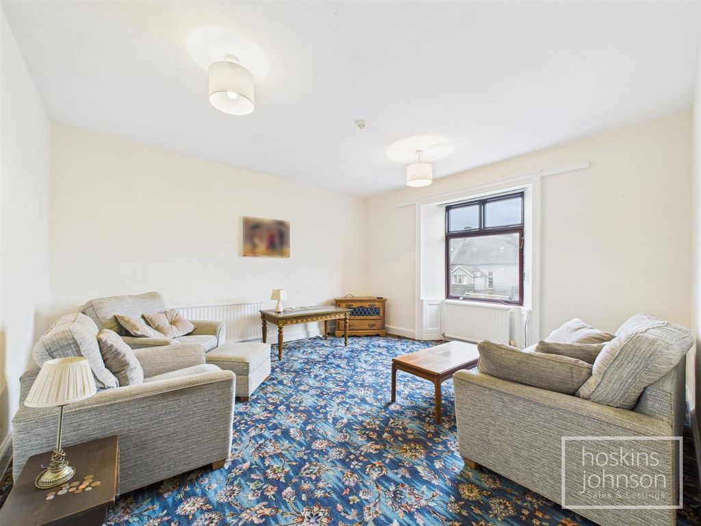 Property photo 2 of 11 Lounge