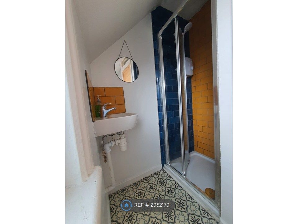 Property photo 3 of 12 Bathroom