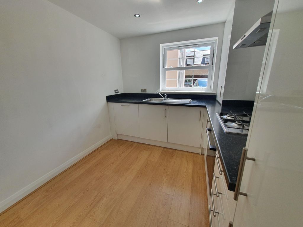 Property photo 3 of 8 Kitchen