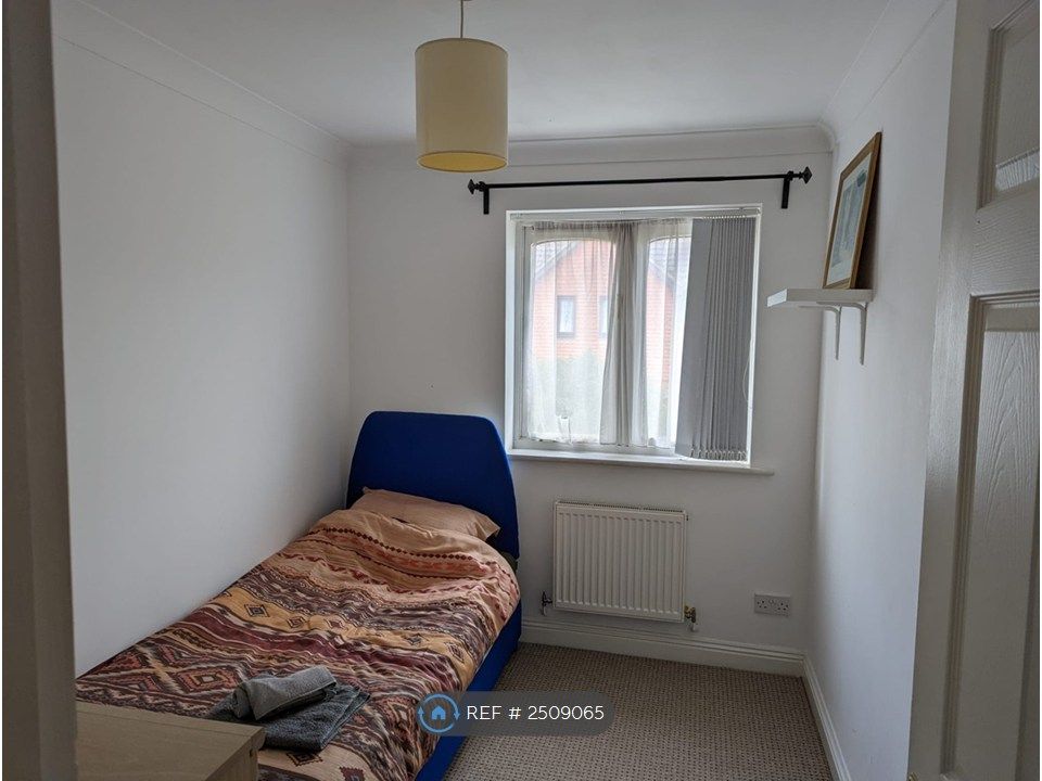 Property photo 3 of 17 Bedroom