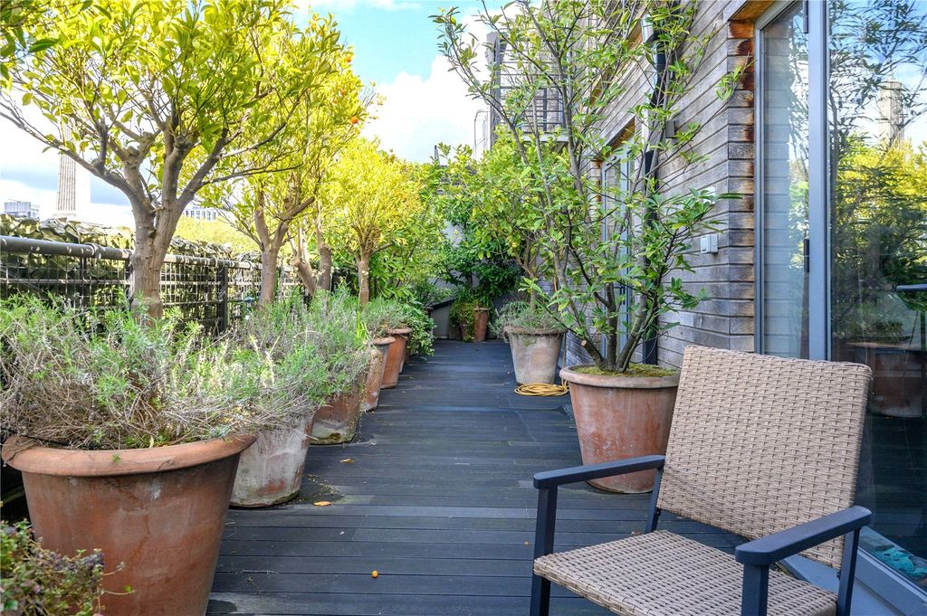 Property photo 3 of 19 Terrace