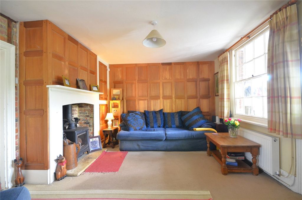 Property photo 2 of 17 Lounge