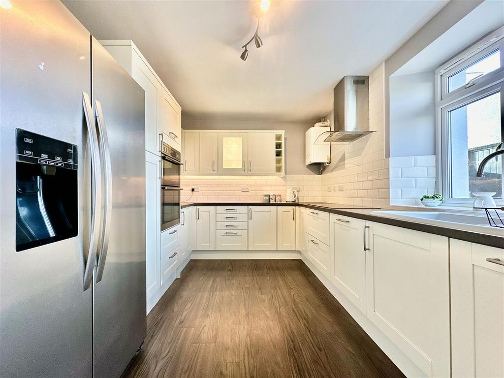 Property photo 3 of 16 Kitchen.Jpg