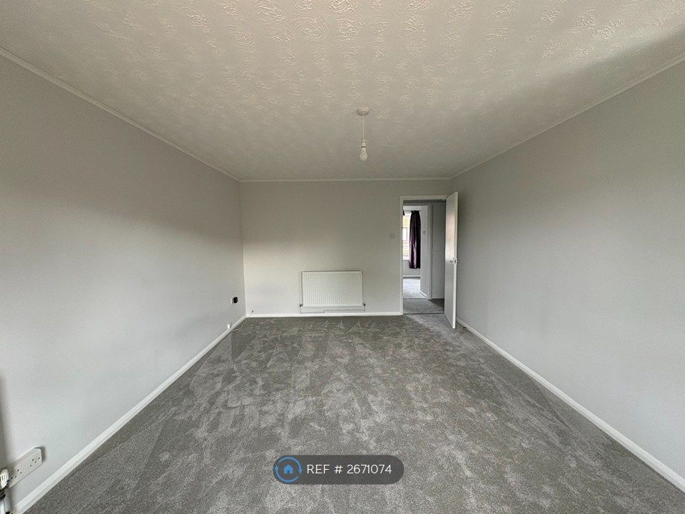 Property photo 3 of 13 Lounge