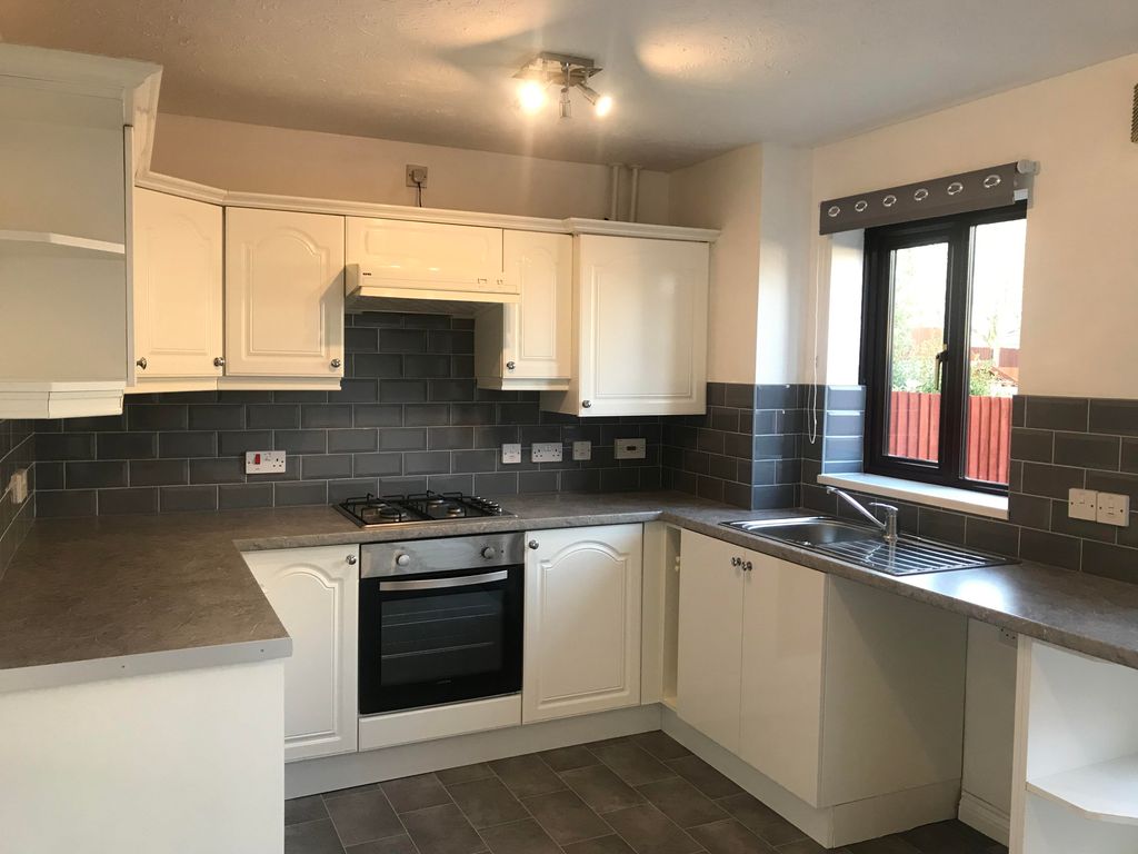 Property photo 2 of 8 Kitchen