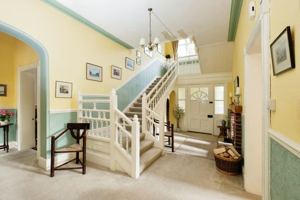 Property photo 2 of 25 Hallway