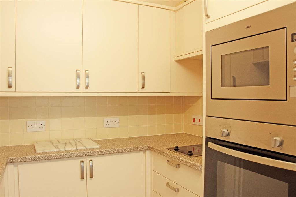 Property photo 3 of 22 Kitchen