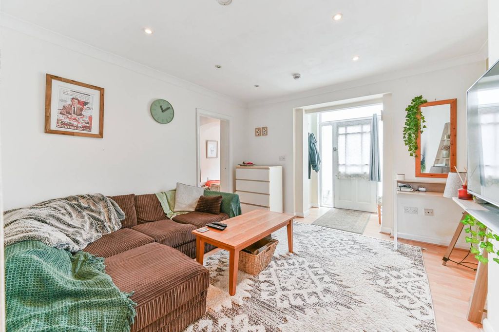 Property photo 3 of 10