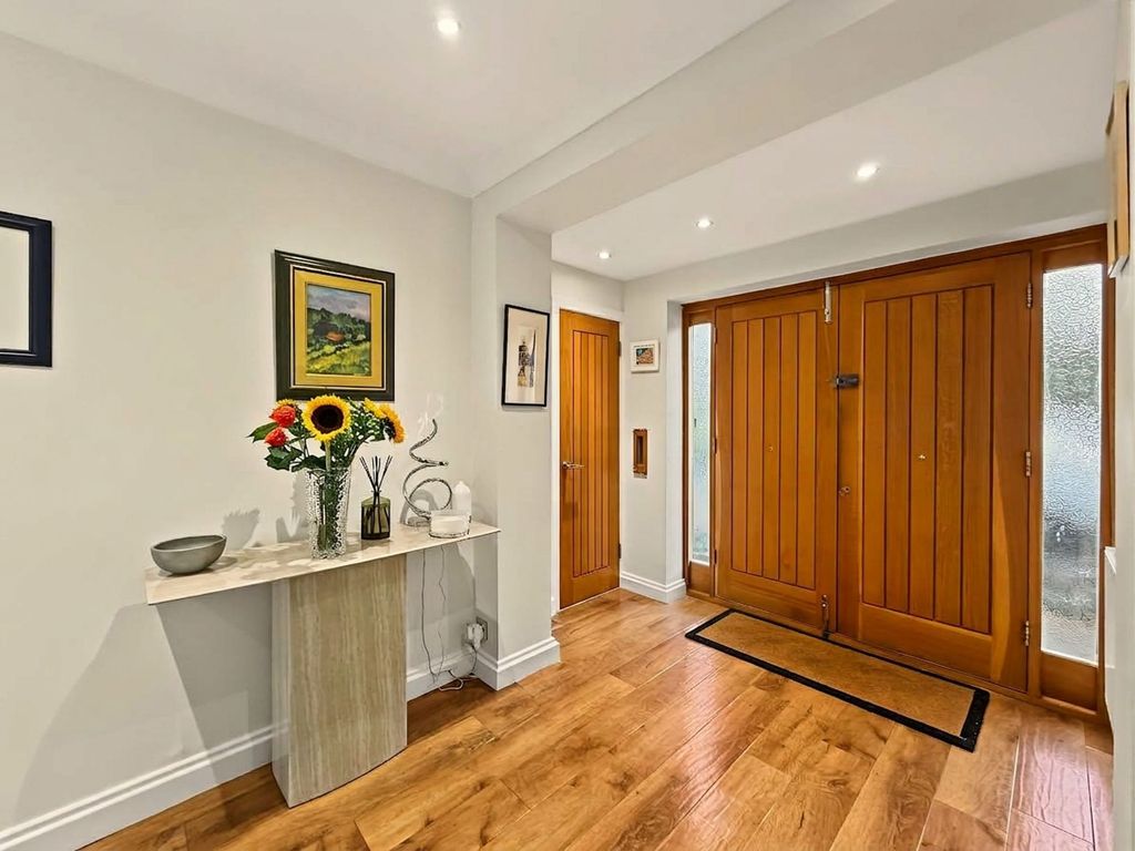 Property photo 3 of 44