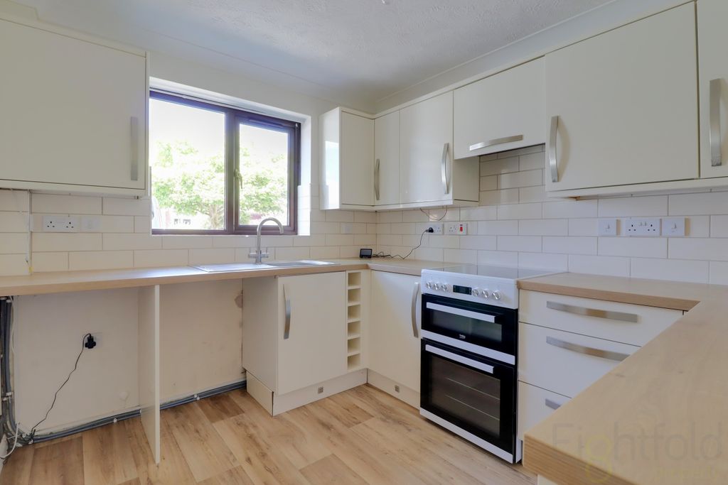 Property photo 2 of 11 Kitchen