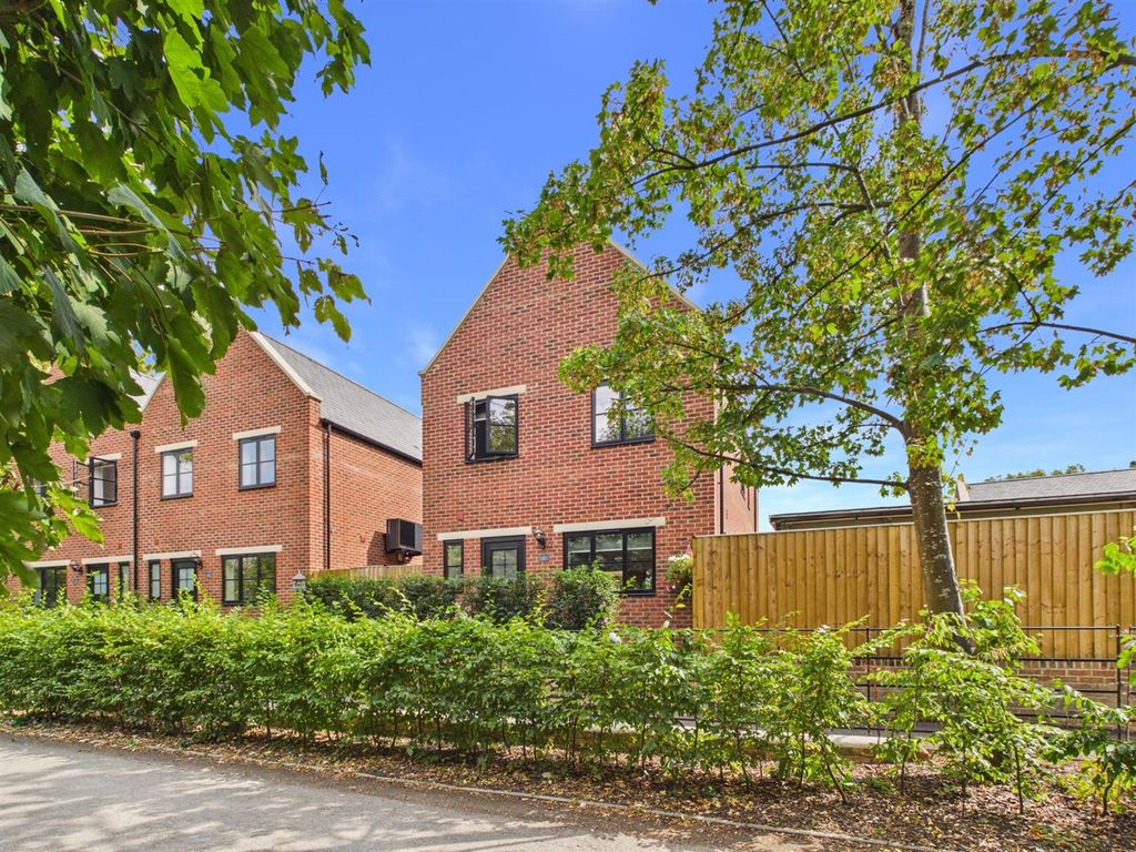 Property photo 1 of 31