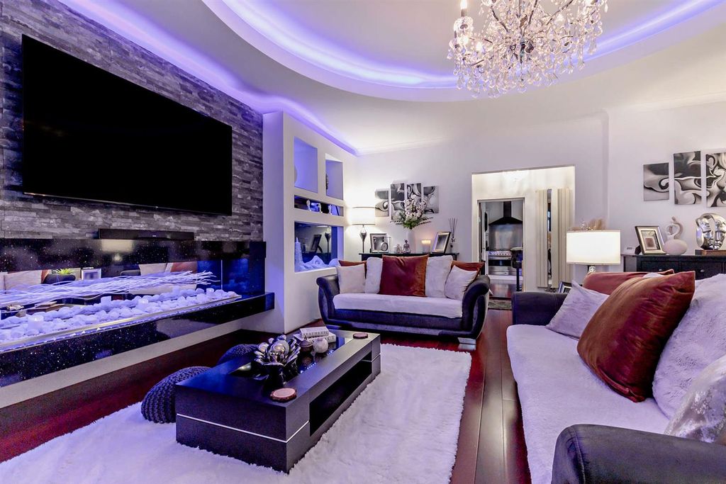 Property photo 2 of 24 8679860-Interior11-800.Jpg