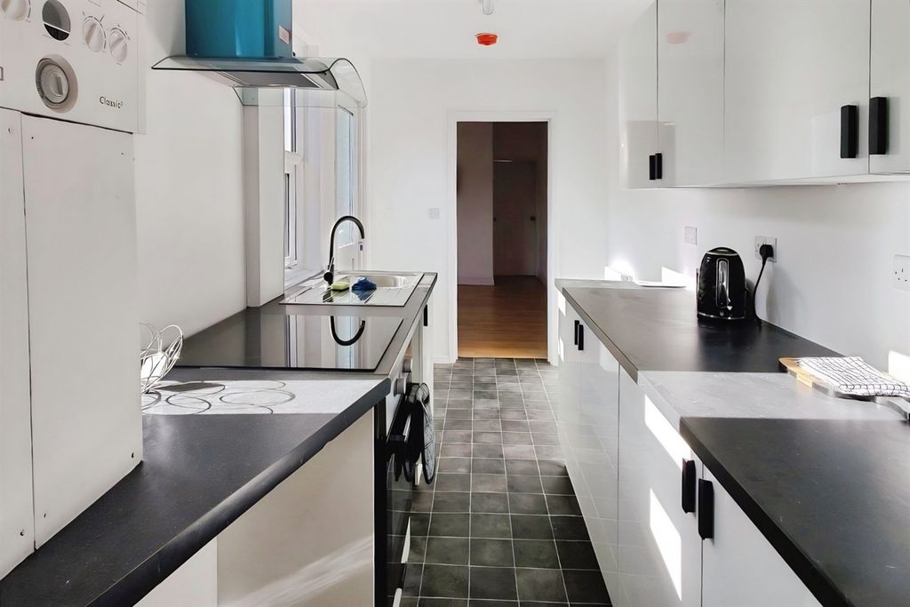 Property photo 3 of 12 Kitchen