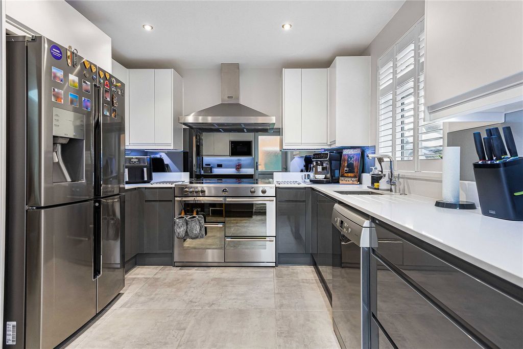 Property photo 2 of 43 Picture No. 29