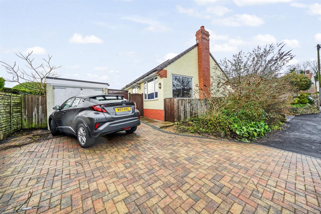 Property photo 1 of 10 79 Baytree Rd -10.Jpg