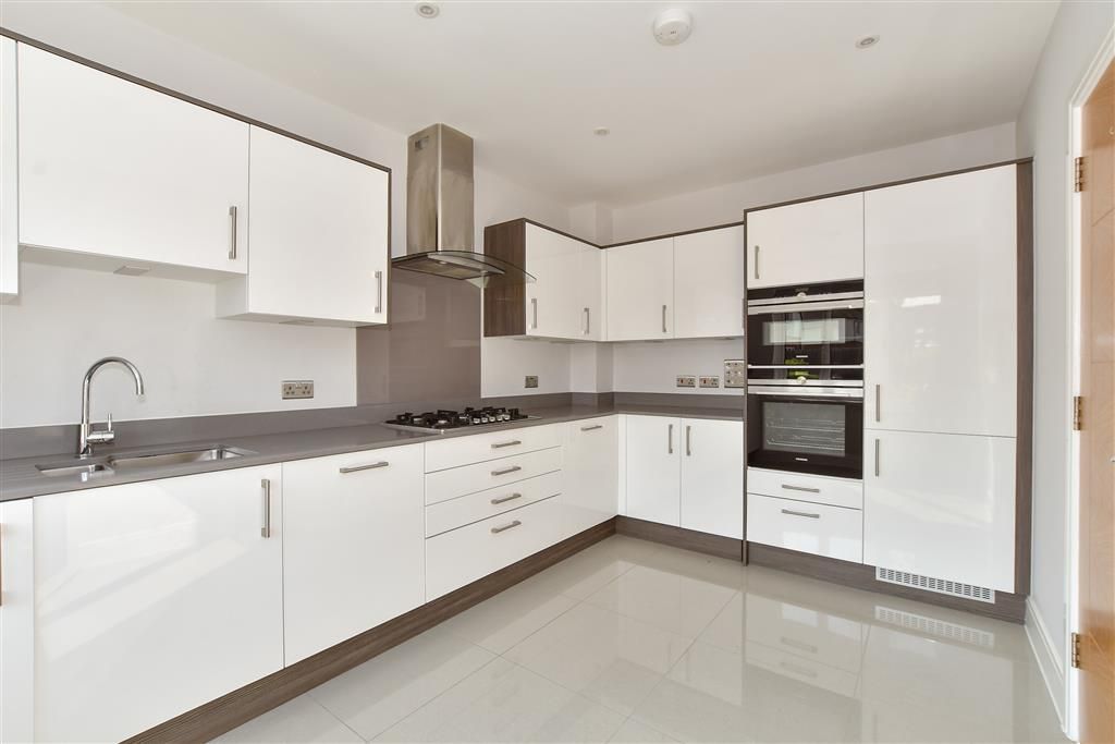 Property photo 2 of 14 Kitchen